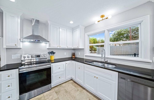 Kerrville House | THE STARDUST - Sleeps 14 4 Bedrooms Heated Pool & Spa