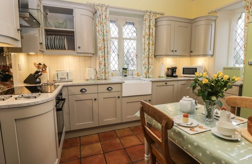 Ruswarp Cottage | THE STATION HOUSE, pet friendly, character holiday cottage in Ruswarp