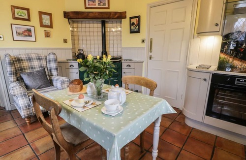 Ruswarp Cottage | THE STATION HOUSE, pet friendly, character holiday cottage in Ruswarp