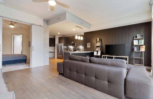 West End Apartment | The Stevie Ray Vaughan Flat ATX