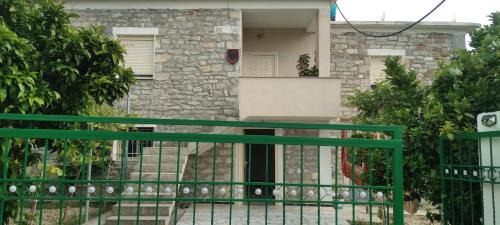 Mbrostar-Urë House | The Stone House