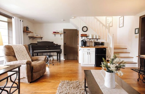 Gap Apartment | The Stone House Between the Streams