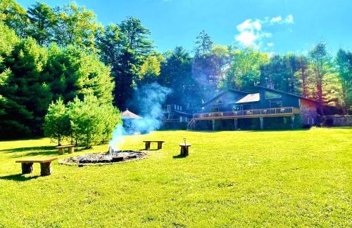 Pond Eddy House | The Stone Mason - Large Modern Home on 5 Acres - 2 Hrs from NYC