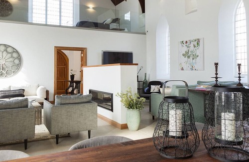Lowburn House | THE STONE TEMPLE - CROMWELL LUXURY, family friendly in Cromwell
