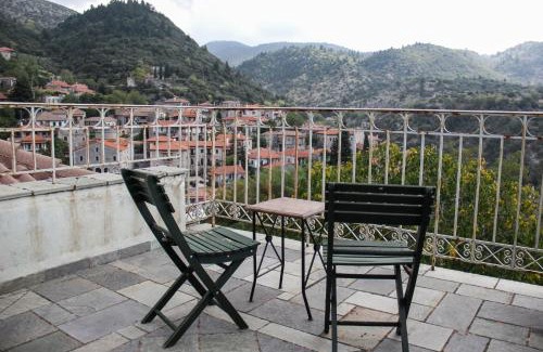 Trikolonoi Ski Chalet | The Stonehouse