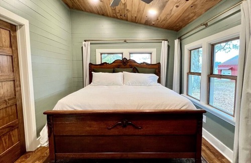 Jefferson Other | The Storey Place - fully restored 2 br/2 bth. Peaceful & Serene Farmstead.