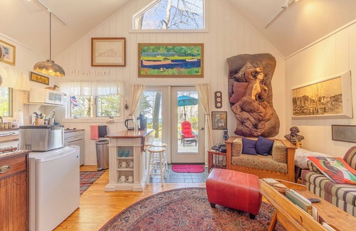 Fennville House | The Studio - Lake Michigan Access - Unique Art throughout