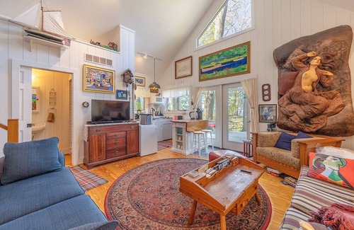 Fennville House | The Studio - Lake Michigan Access - Unique Art throughout