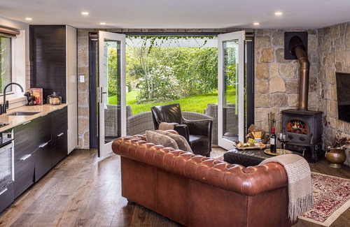Bundanoon Apartment | The Studio @ The Vale Penrose - Luxurious Studio immersed in manicured gardens