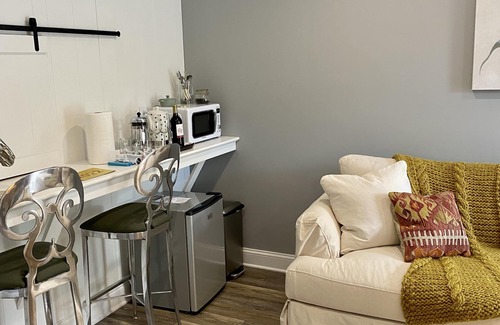 Gordonsville House | “The Suite”. at Chase Cottage - Private Entrance! Luxury accommodations.