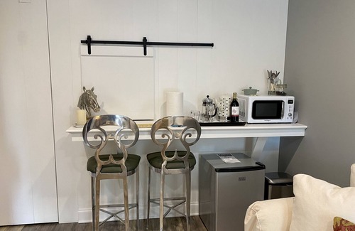 Gordonsville House | “The Suite”. at Chase Cottage - Private Entrance! Luxury accommodations.