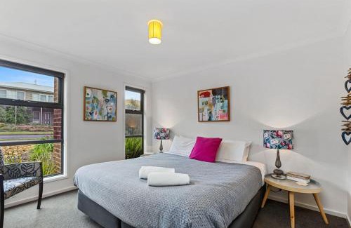 Apollo Bay House | The Summer House ~ 2 blocks to Beach