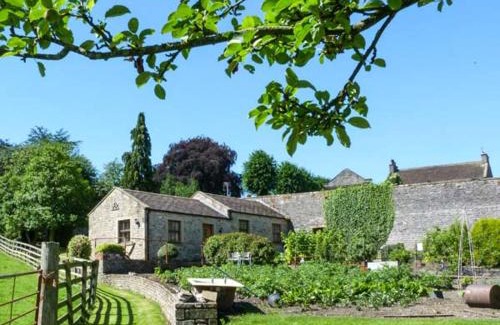 Middleham House | The Summer Palace