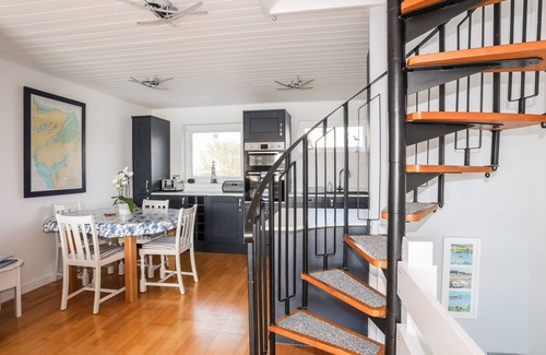 Y Felinheli Cottage | THE SUMMERHOUSE, family friendly, with a garden in Y Felinheli