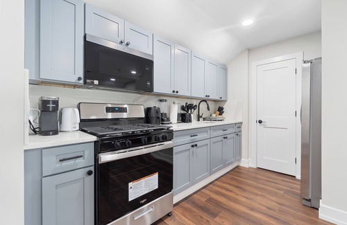 North Bergen Apartment | The Summit Suite W/Parking - 20 Mins to NYC + Walk to Shops