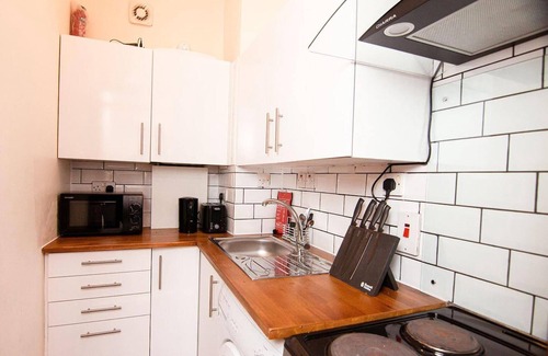 Aberdeen West End Apartment | The Summit West End - 1BR Cosy Flat, Central, Wifi