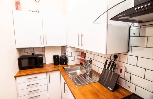 Aberdeen West End Apartment | The Summit West End - 1BR Cosy Flat, Central, Wifi