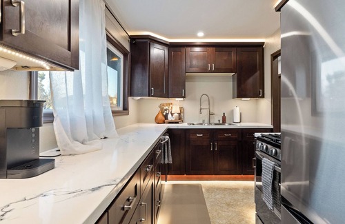 South Richland House | The Sunlit Vista, 2BR Home in Richland w/Fenced Backyard