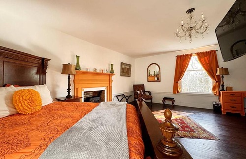 Clarksville Bed & Breakfast | The Sunnyside Sisters Bed and Breakfast