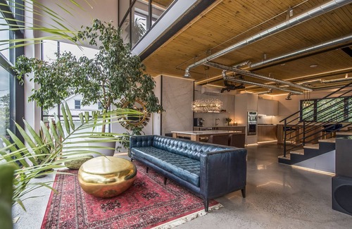 North End Apartment | The Sunrise Queen - Boutique Guest Suites