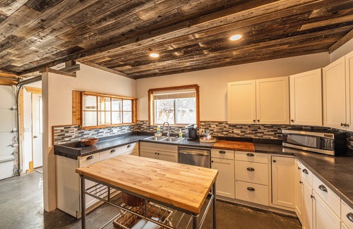 Cotopaxi House | The Sunset Barndo: Relax in the Mountains