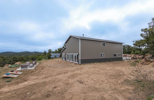 Cotopaxi House | The Sunset Barndo: Relax in the Mountains