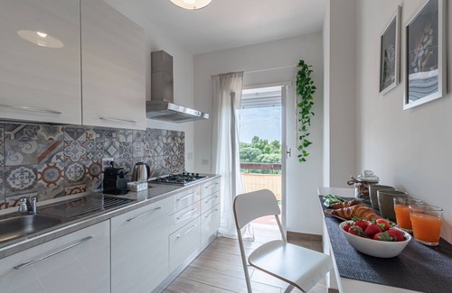 Zona XII Torre Spaccata Apartment | The Sunset Rhome Elegant Suite with Wi-fi - A/C