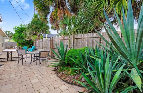 Melbourne Beach House | The Surf HousenSingle Family Home - Deeded Beach Access
