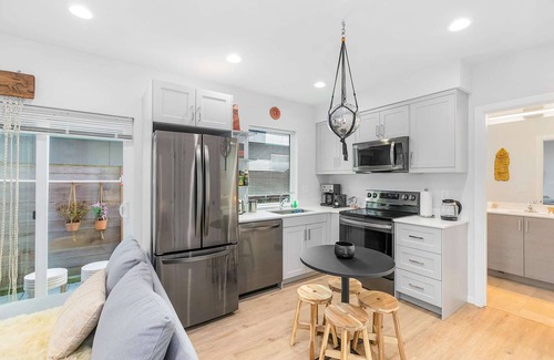 Whittier Heights Apartment | The Sweetest Suite - 91 Walkscore!