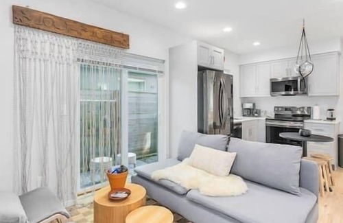 Whittier Heights Apartment | The Sweetest Suite - 91 Walkscore!