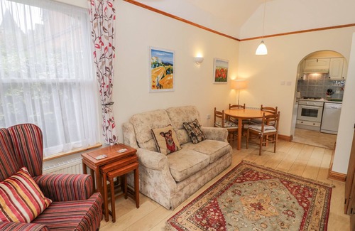 Severn Stoke Cottage | THE TACK ROOM, pet friendly, with pool in Upton Upon Severn