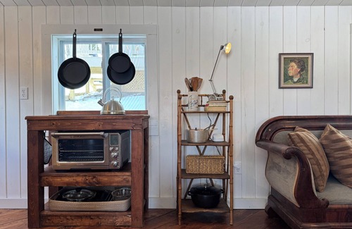 Bridport Cabin | The Tacklebox on Lake Champlain, Sauna & Hot Tub