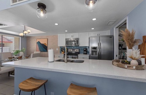 Kyrene-Superstition Condo | THE TEMPE Designer HOME! Pets stay FREE!
