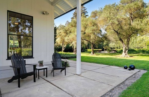 Walnut Grove House | The Tennis House. A Mid-Century Modern River Getaway