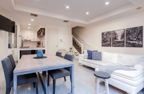 North Adelaide House | The Terrace - Adelaide Oval, Cafes, CBD, Shopping