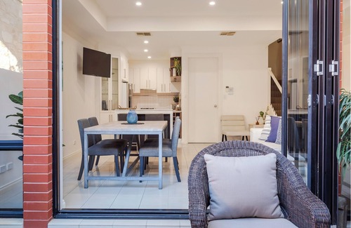 North Adelaide House | The Terrace - Adelaide Oval, Cafes, CBD, Shopping