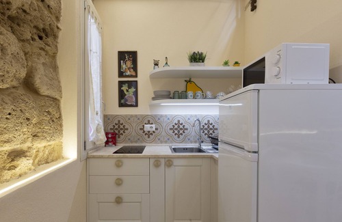 Alghero City Centre Apartment | The Theater Suite: Comfort, Position and lots of Light