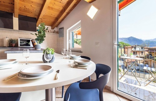 Brusimpiano Apartment | The Three Looks