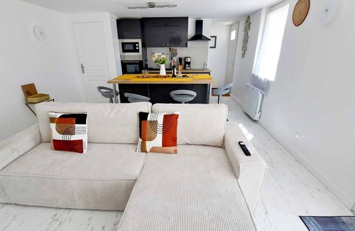 Les Breviaires Cottage | The three palm trees : Private garden, Hot tub