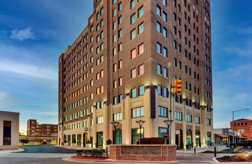 Meridian Hotel | The Threefoot Hotel, Meridian, a Tribute Portfolio Hotel