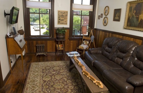 Ashland Bed & Breakfast | The Tinder Guest House