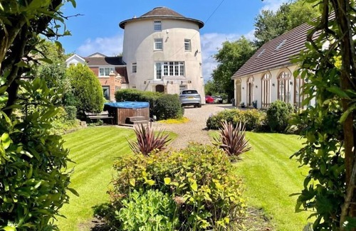Yarm Apartment | The Toot Suite Self Catering, Private Hot Tub