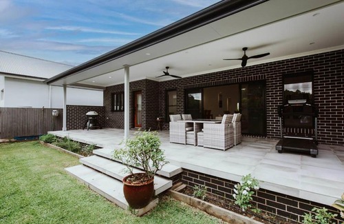 Central Mudgee House | The Top Spot - A Modern All-Season Retreat