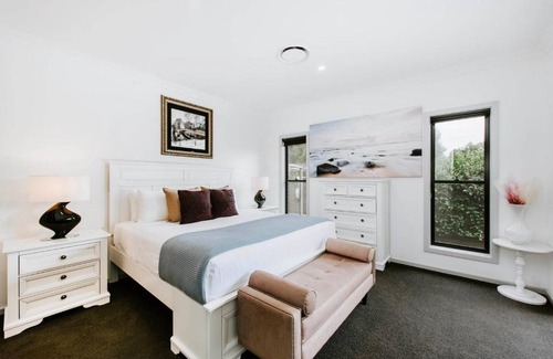 Central Mudgee House | The Top Spot - A Modern All-Season Retreat