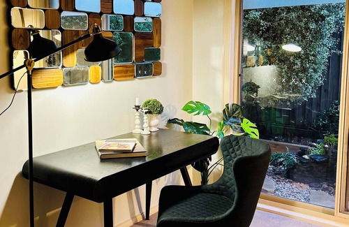 Sanctuary Lakes Villa | The Tournament House, Luxe Golf Resort Sanctuary Lakes, 20km to Melbourne Center