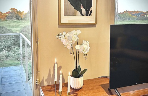 Sanctuary Lakes Villa | The Tournament House, Luxe Golf Resort Sanctuary Lakes, 20km to Melbourne Center