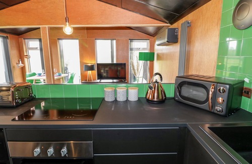 Grimley Cottage | THE TRACTOR SHED, with a garden in Broadheath