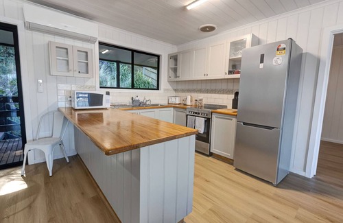 Lakes Entrance House | The tranquility of a secluded retreat and excitement of nearby attractions