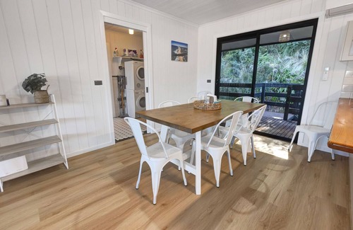 Lakes Entrance House | The tranquility of a secluded retreat and excitement of nearby attractions