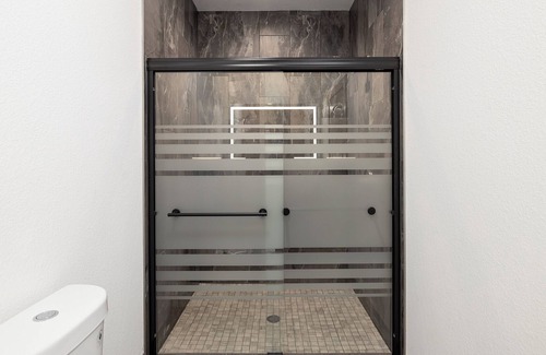 Stockton House | The Traveler at Lake Town Estates. Only 10 minutes from Stockton Lake!